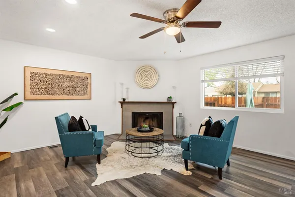 $430,000 | 724 Agnew Place, Santa Rosa, CA 95401