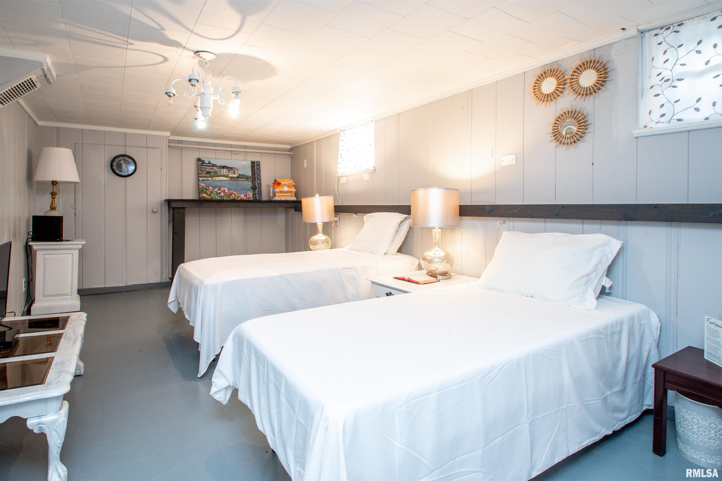 1942 North Sheridan Road Peoria, IL 61604 - Photo 26 of 44