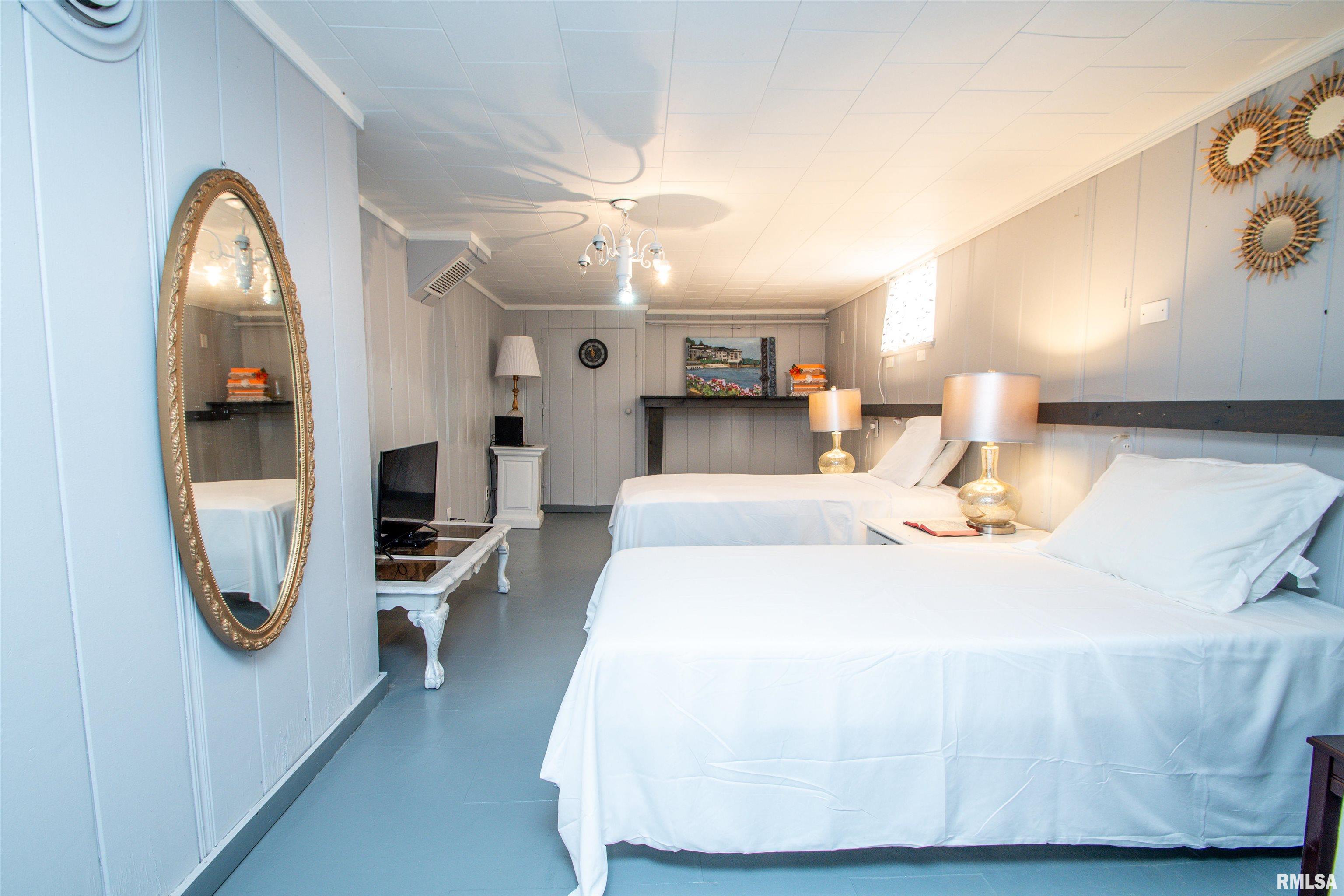 1942 North Sheridan Road Peoria, IL 61604 - Photo 27 of 44