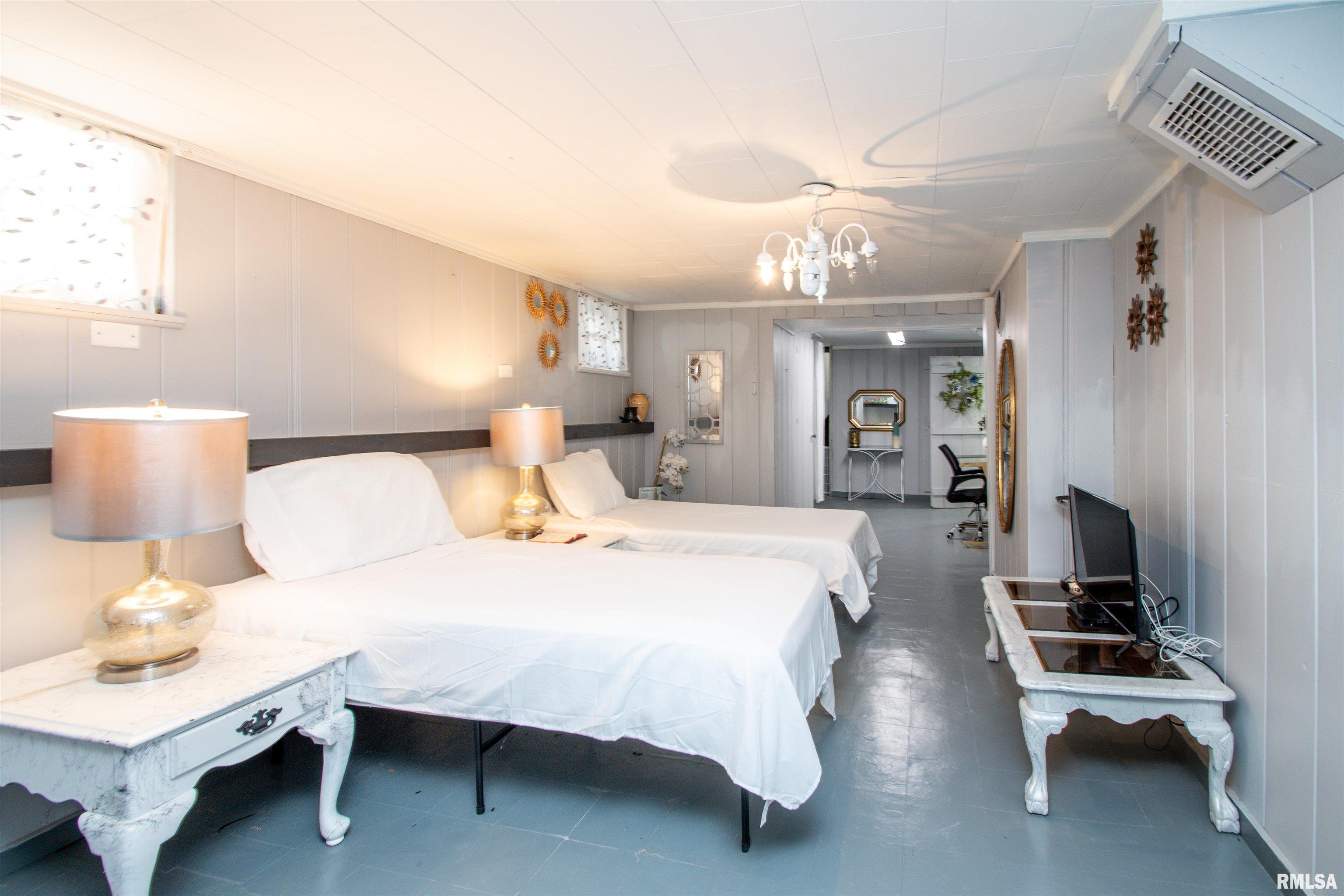 1942 North Sheridan Road Peoria, IL 61604 - Photo 28 of 44