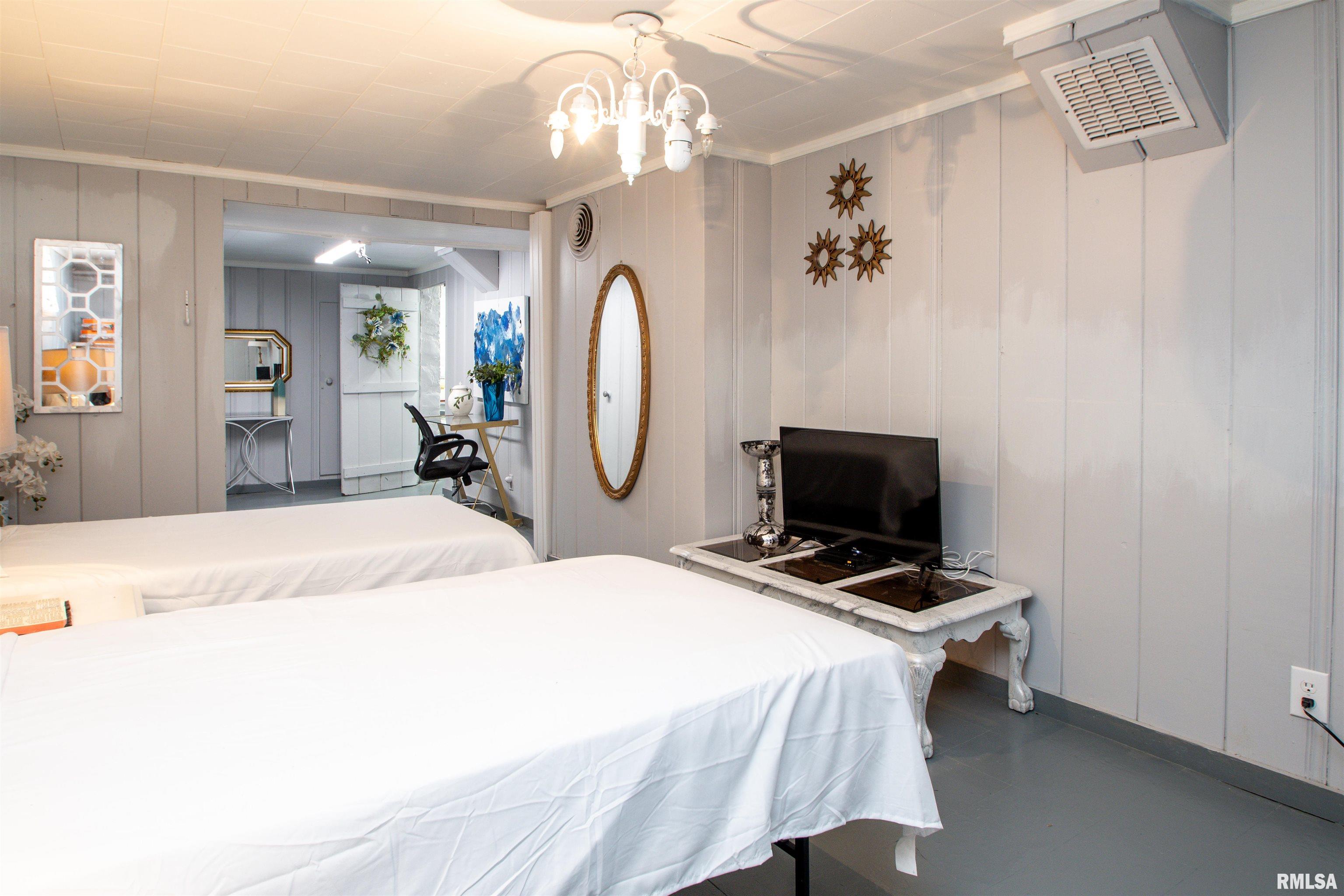 1942 North Sheridan Road Peoria, IL 61604 - Photo 29 of 44