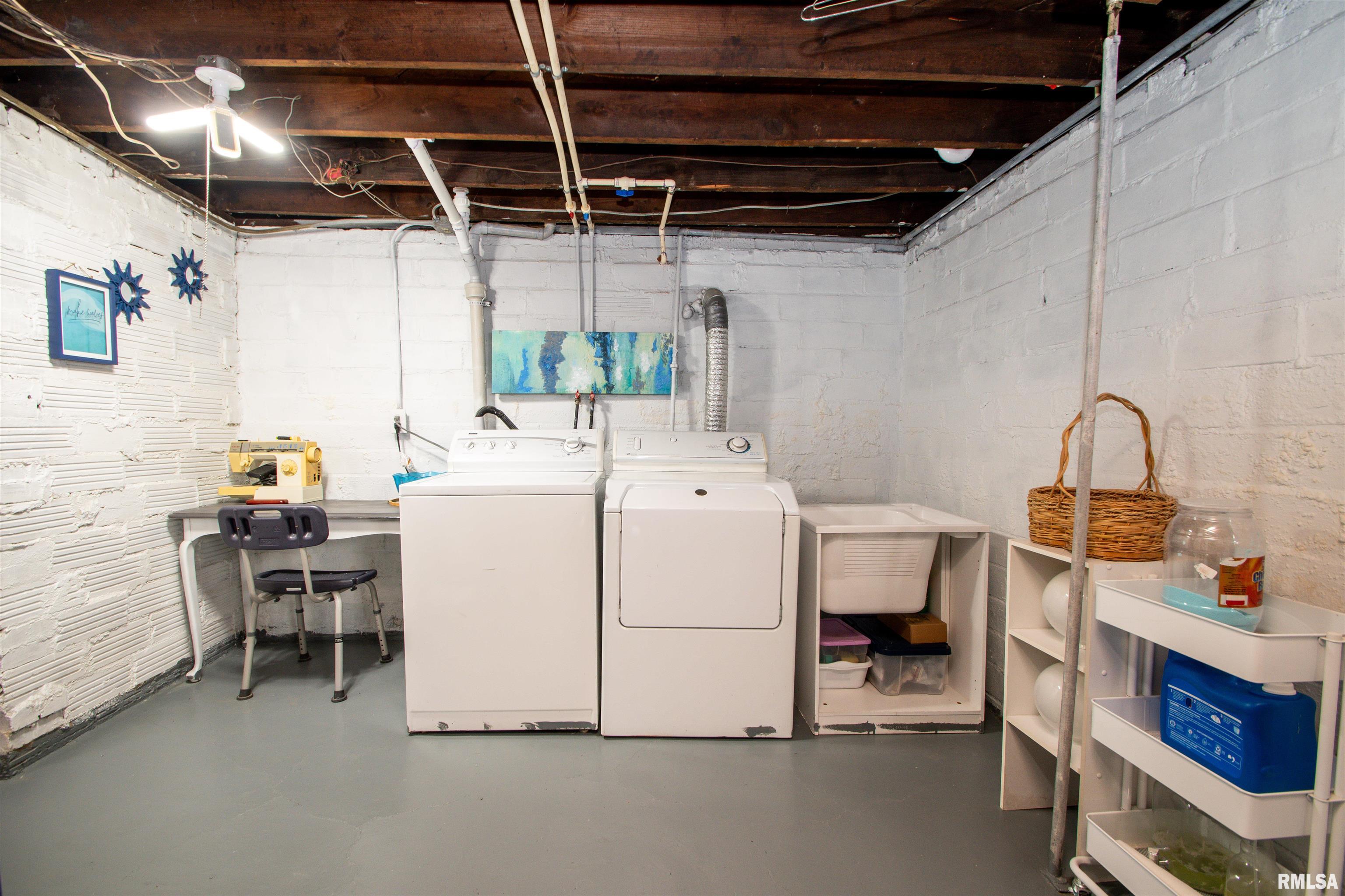 1942 North Sheridan Road Peoria, IL 61604 - Photo 33 of 44