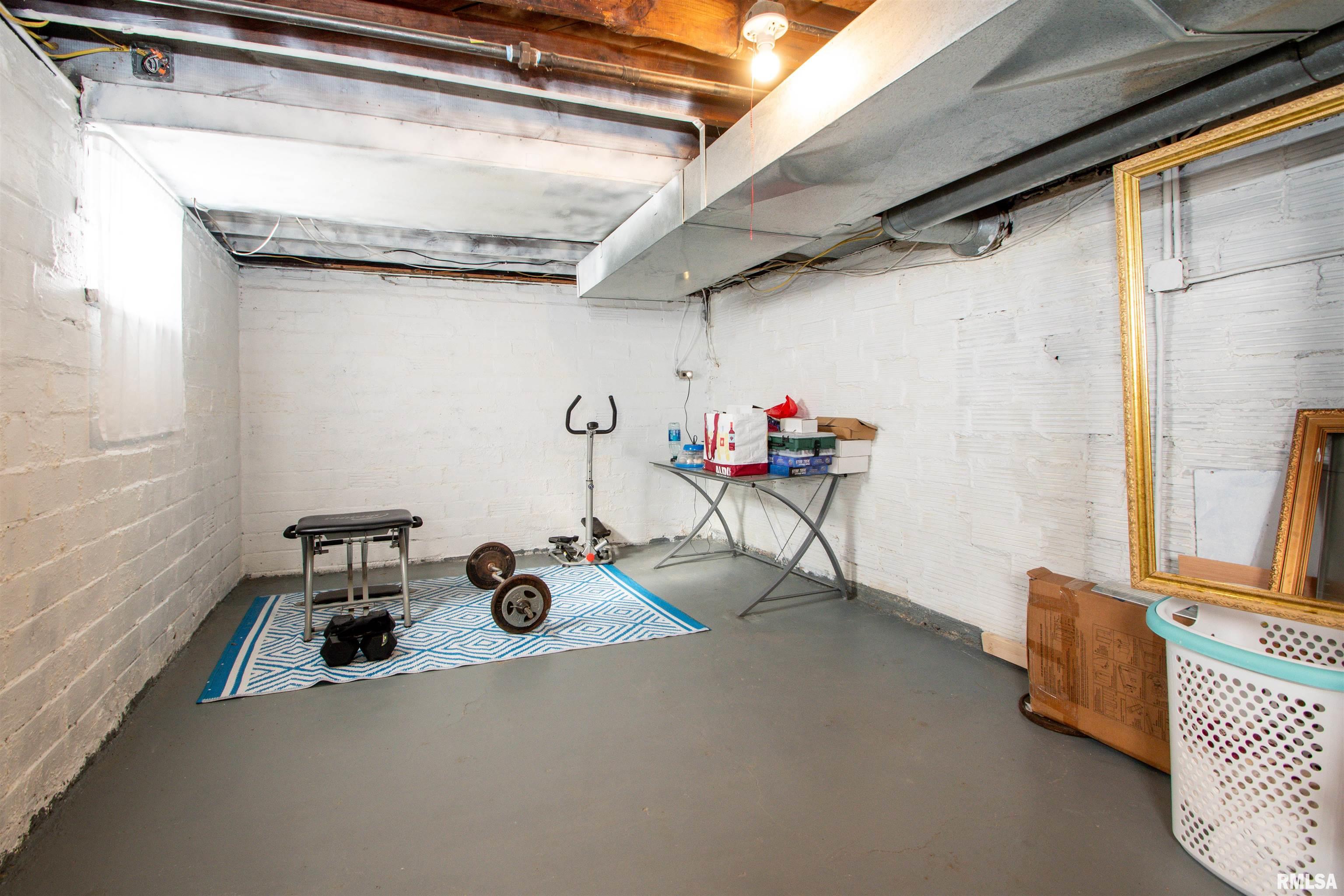 1942 North Sheridan Road Peoria, IL 61604 - Photo 35 of 44