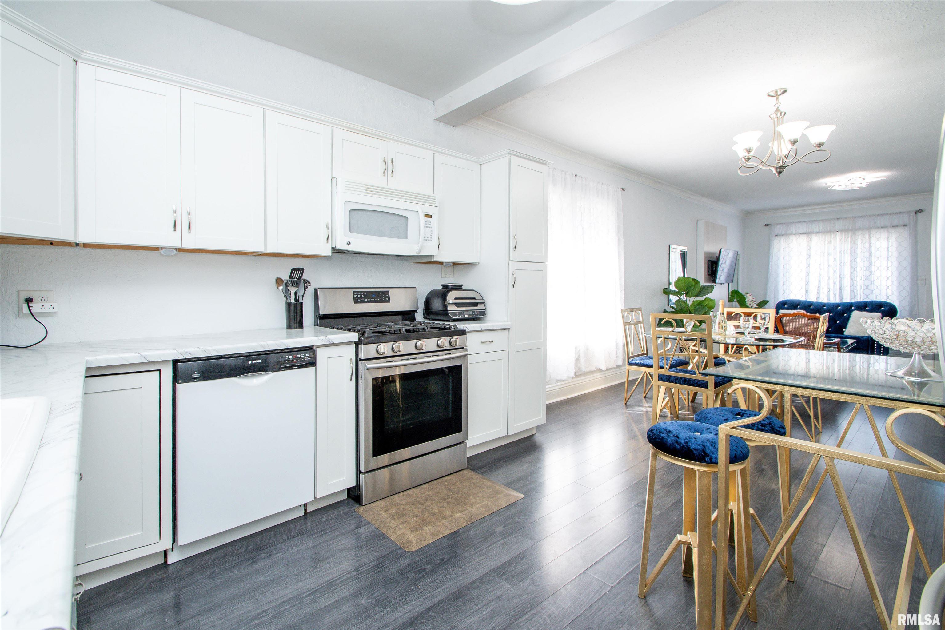 1942 North Sheridan Road Peoria, IL 61604 - Photo 9 of 44