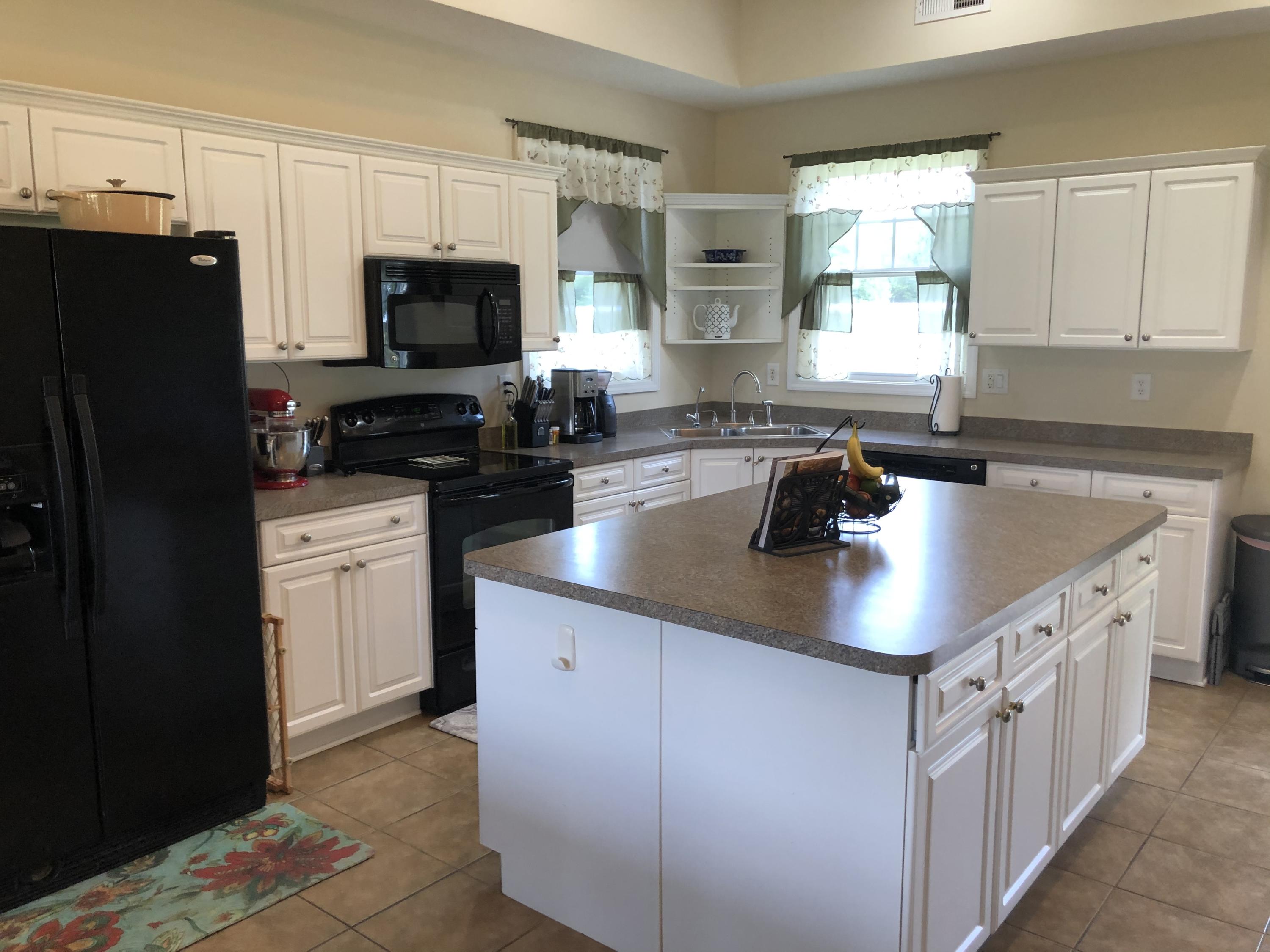2764 Roseland Road Aberdeen, NC 28315 - Photo 9 of 17 0D4E5776-8910-4D23-B3E3-2EE0D140546C