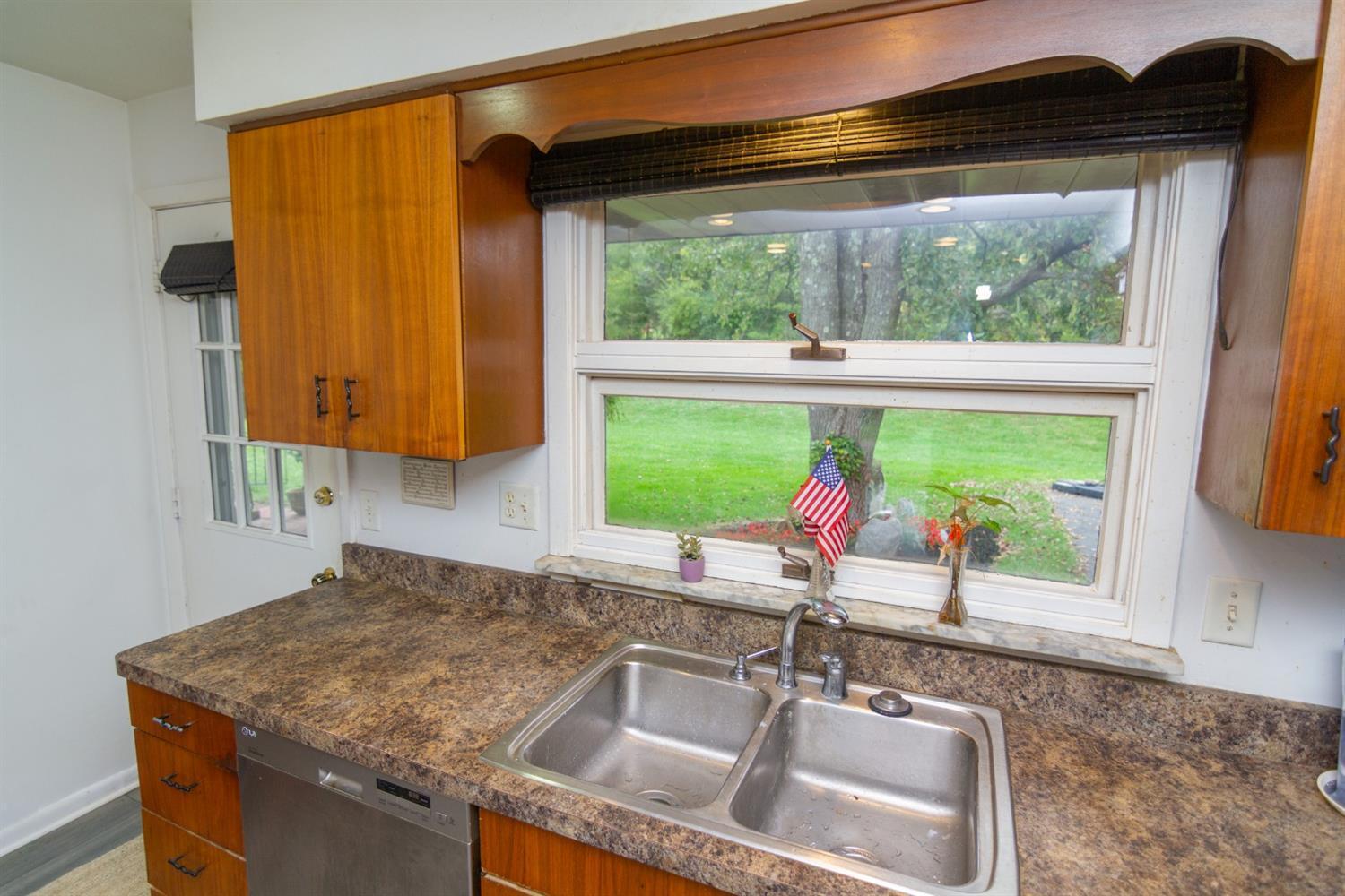 6016 Gaines Road Cincinnati, OH 45247 - Photo 16 of 49