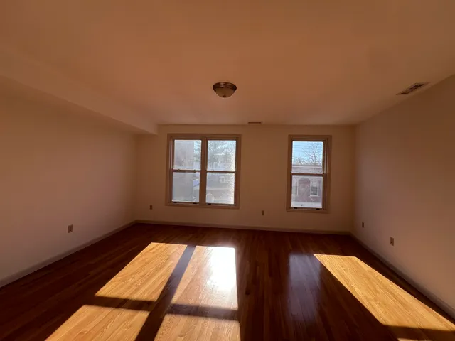 $3,950 | 153 Water Street, Exeter, NH 03833