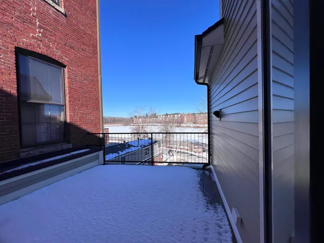 $3,950 | 153 Water Street, Exeter, NH 03833