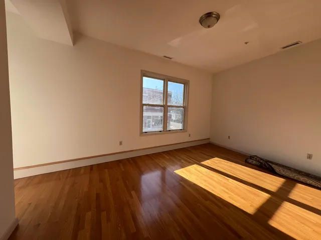 $3,950 | 153 Water Street, Exeter, NH 03833