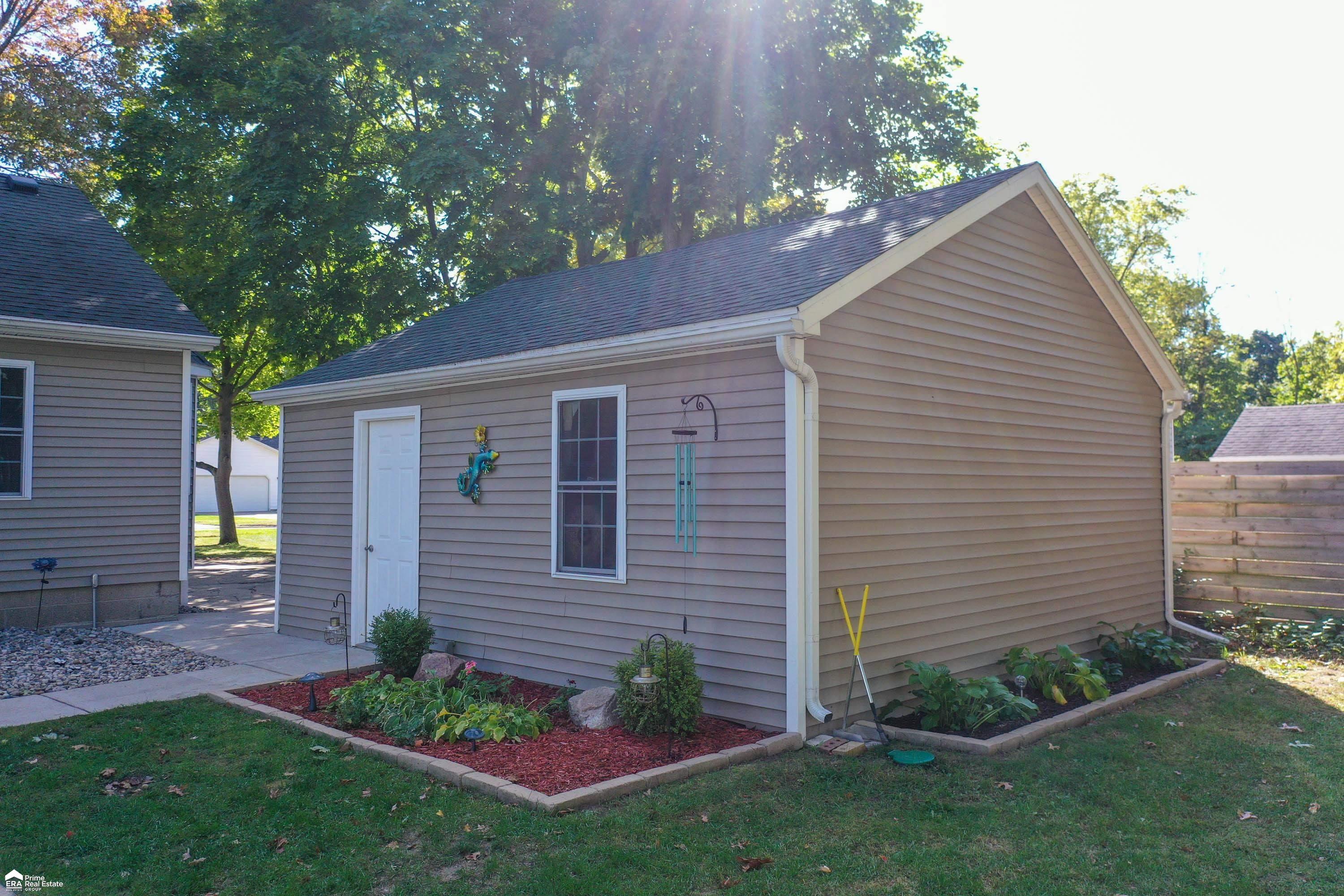 473 Deland Road Flushing, MI 48433 - Photo 19 of 52 50092080-19.JPG