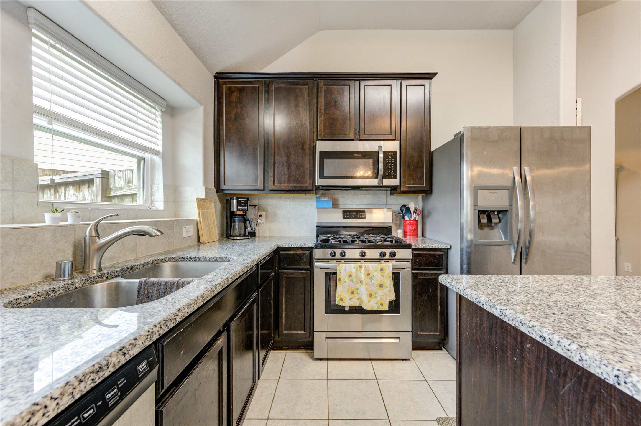 13707 Arcadia Creek Lane Rosharon, TX 77583 - Photo 14 of 47