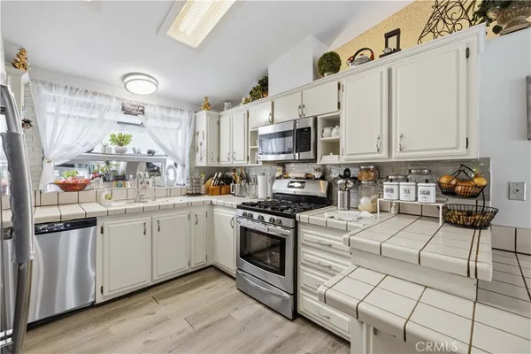$339,000 | 13691 Gavina Avenue, Unit 433, Sylmar, CA 91342