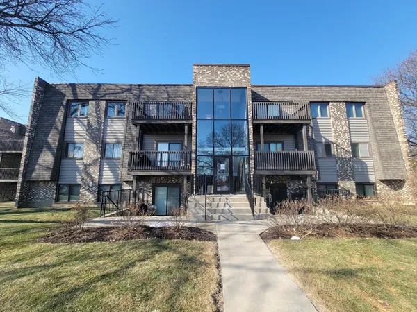 $1,800 | 1464 Stonebridge Circle, Unit 9E, Wheaton, IL 60189
