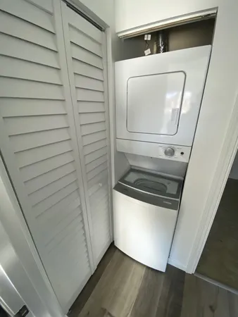 $1,800 | 1464 Stonebridge Circle, Unit 9E, Wheaton, IL 60189