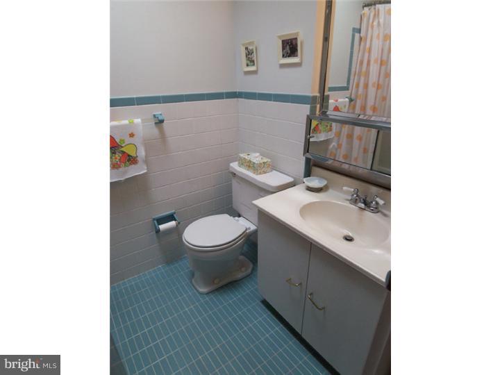 3210 Rhett Road Philadelphia, PA 19154 - Photo 13 of 17 Bathroom