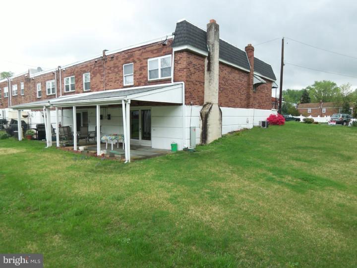 3210 Rhett Road Philadelphia, PA 19154 - Photo 4 of 17 Exterior Back