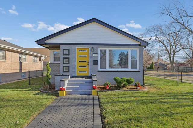 $279,900 | 12447 Bishop Street, Calumet Park, IL 60827