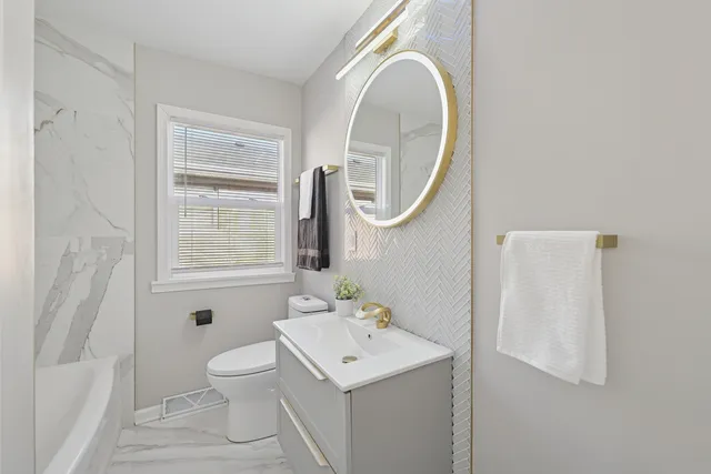 $279,900 | 12447 Bishop Street, Calumet Park, IL 60827