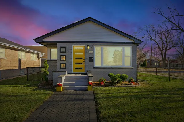 $279,900 | 12447 Bishop Street, Calumet Park, IL 60827