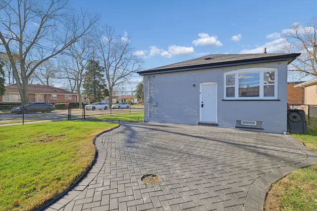 $279,900 | 12447 Bishop Street, Calumet Park, IL 60827