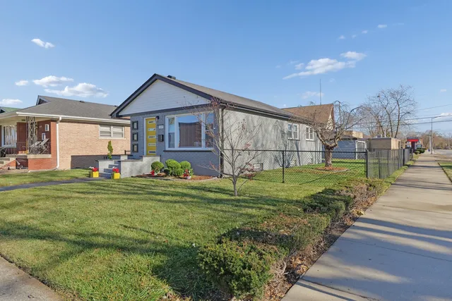 $279,900 | 12447 Bishop Street, Calumet Park, IL 60827