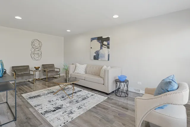 $279,900 | 12447 Bishop Street, Calumet Park, IL 60827