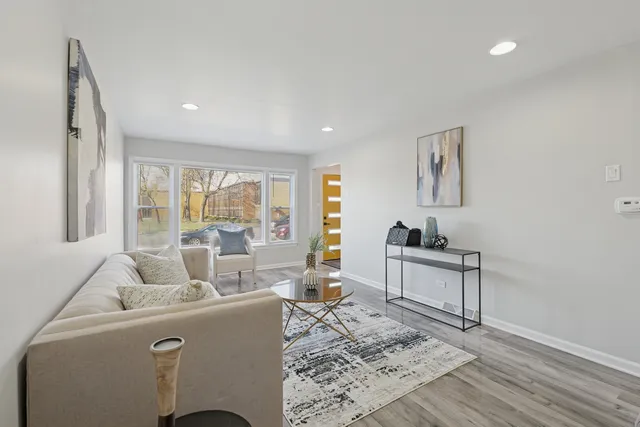 $279,900 | 12447 Bishop Street, Calumet Park, IL 60827