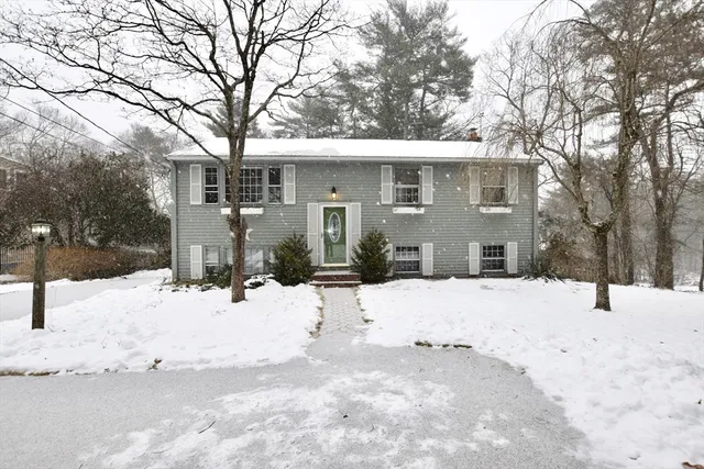$549,000 | 353 Cross Street, Hanson, MA 02341