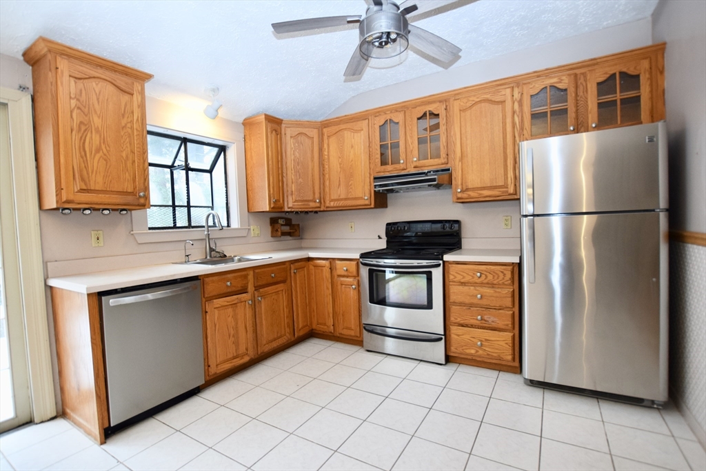 353 Cross Street Hanson, MA 02341 - Photo 12 of 42