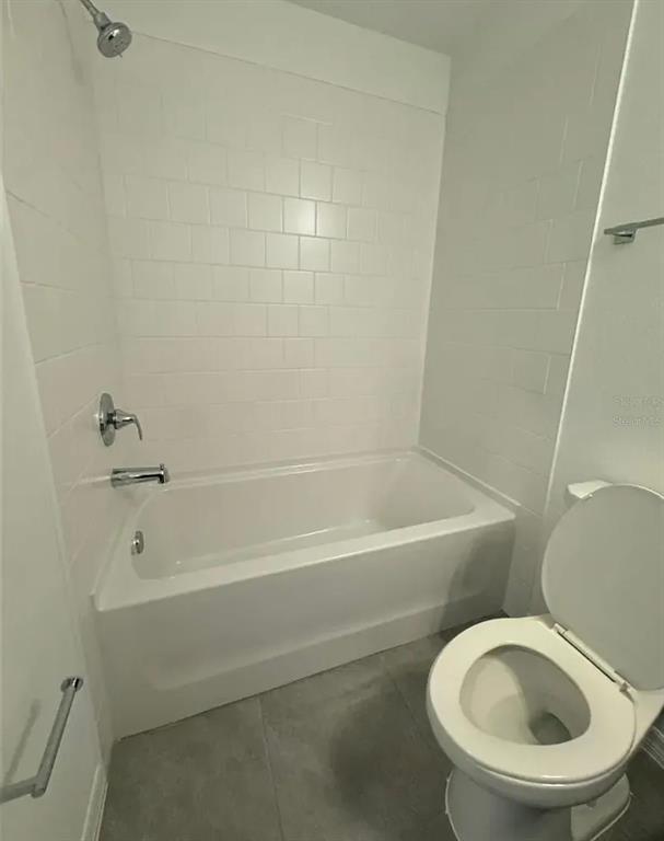 15074 Windflower Alley Winter Garden, FL 34787 - Photo 9 of 18 a bathroom with a toilet and a bathtub