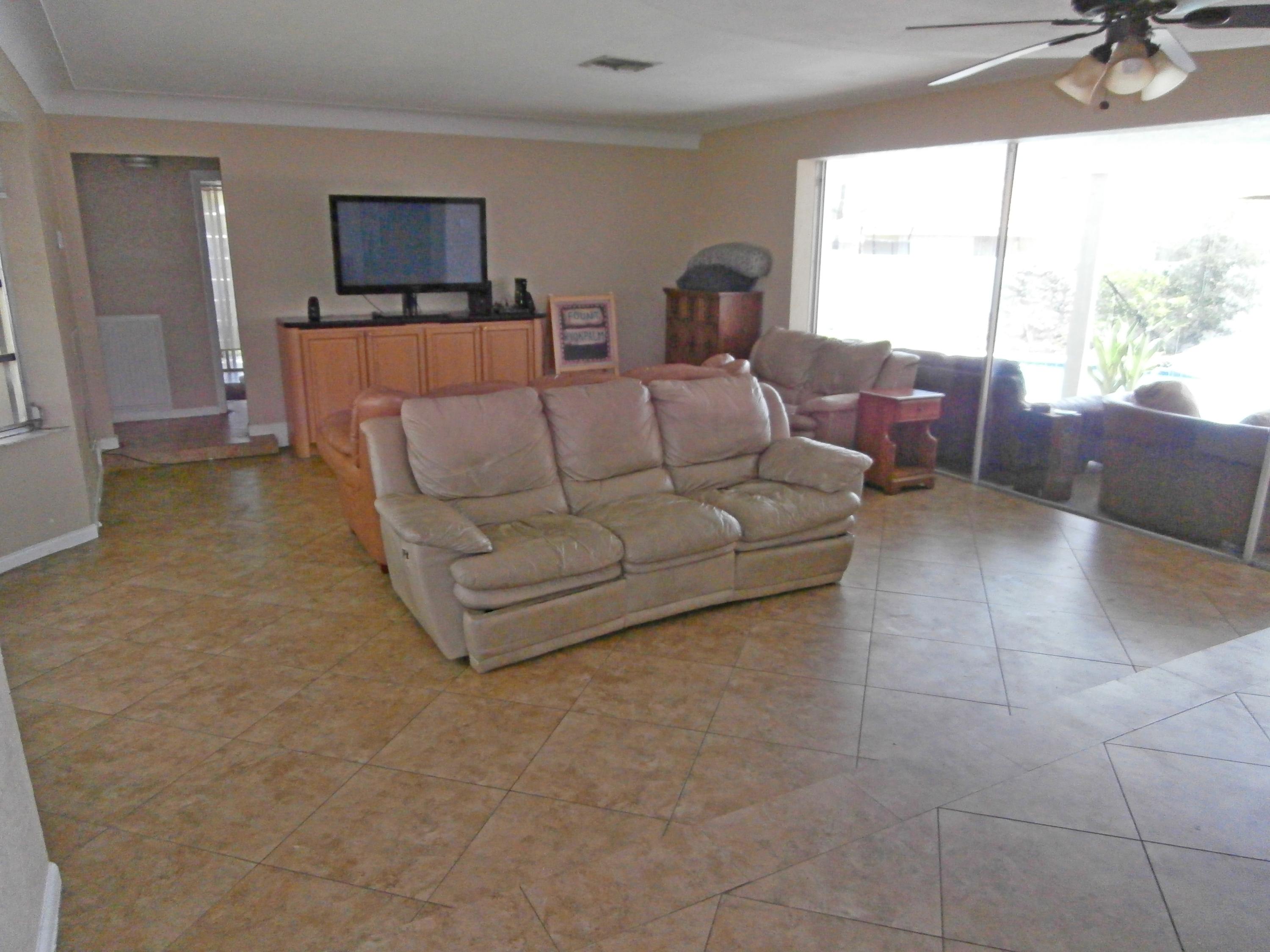 600 Southwest 9th Avenue Boca Raton, FL 33486 - Photo 4 of 10 Living room