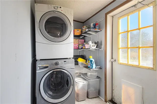 $329,900 | 25109 Pleasant Valley Road, Wellsville, KS 66092