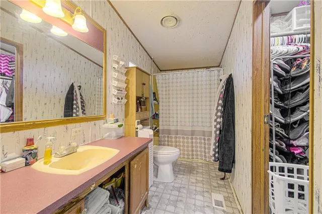 $329,900 | 25109 Pleasant Valley Road, Wellsville, KS 66092