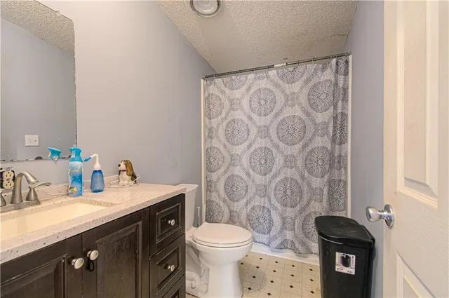 $329,900 | 25109 Pleasant Valley Road, Wellsville, KS 66092