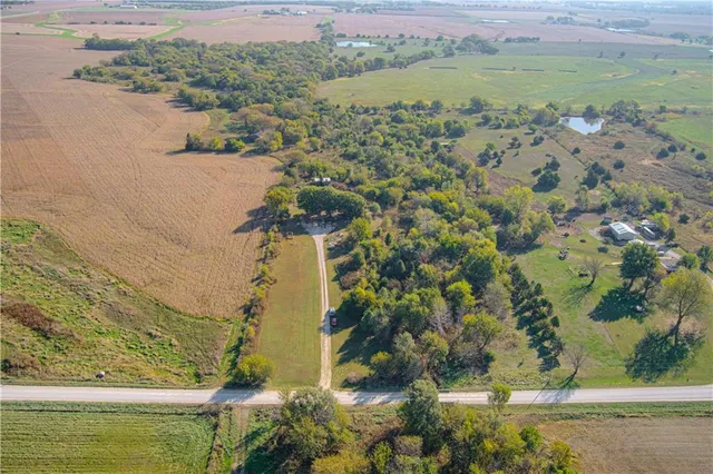$329,900 | 25109 Pleasant Valley Road, Wellsville, KS 66092