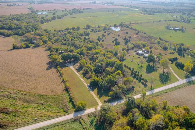 $329,900 | 25109 Pleasant Valley Road, Wellsville, KS 66092