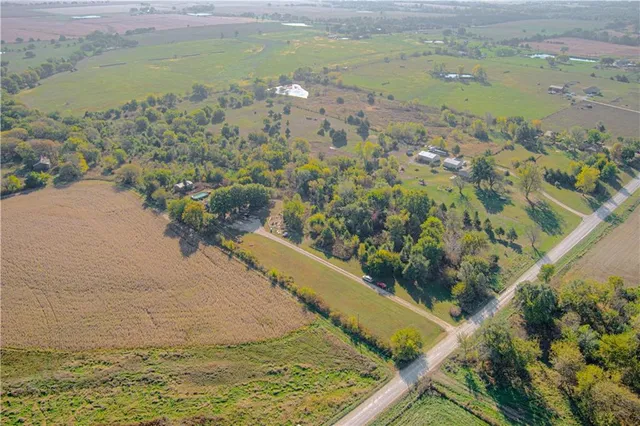 $329,900 | 25109 Pleasant Valley Road, Wellsville, KS 66092