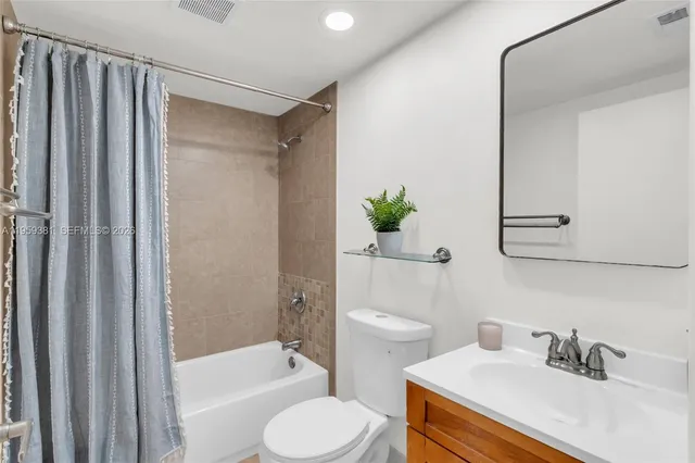 $2,000 | 6707 North Kendall Drive, Unit 105, Pinecrest, FL 33156