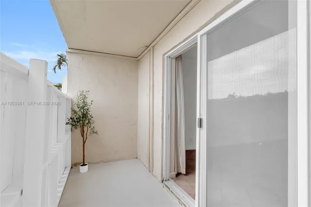 $2,000 | 6707 North Kendall Drive, Unit 105, Pinecrest, FL 33156