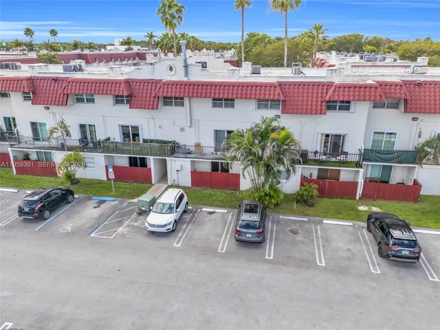 $2,000 | 6707 North Kendall Drive, Unit 105, Pinecrest, FL 33156