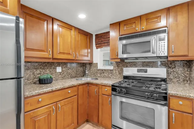 $2,000 | 6707 North Kendall Drive, Unit 105, Pinecrest, FL 33156