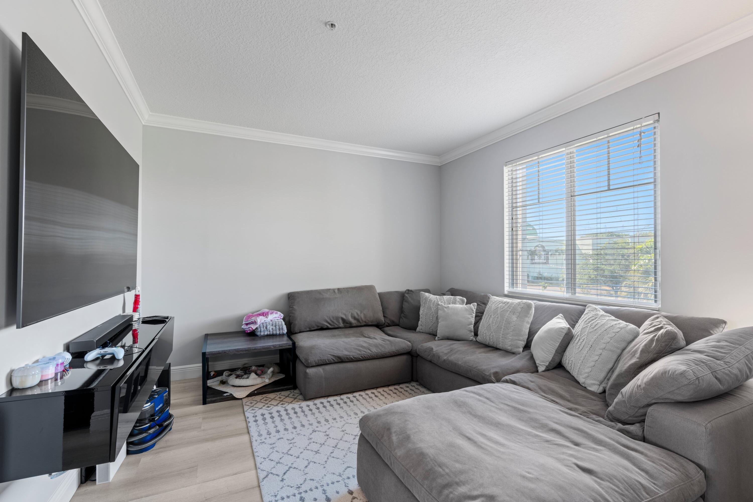 559 Northwest 35th Place Boca Raton, FL 33431 - Photo 5 of 30 DSC06065.jpg-SMALL