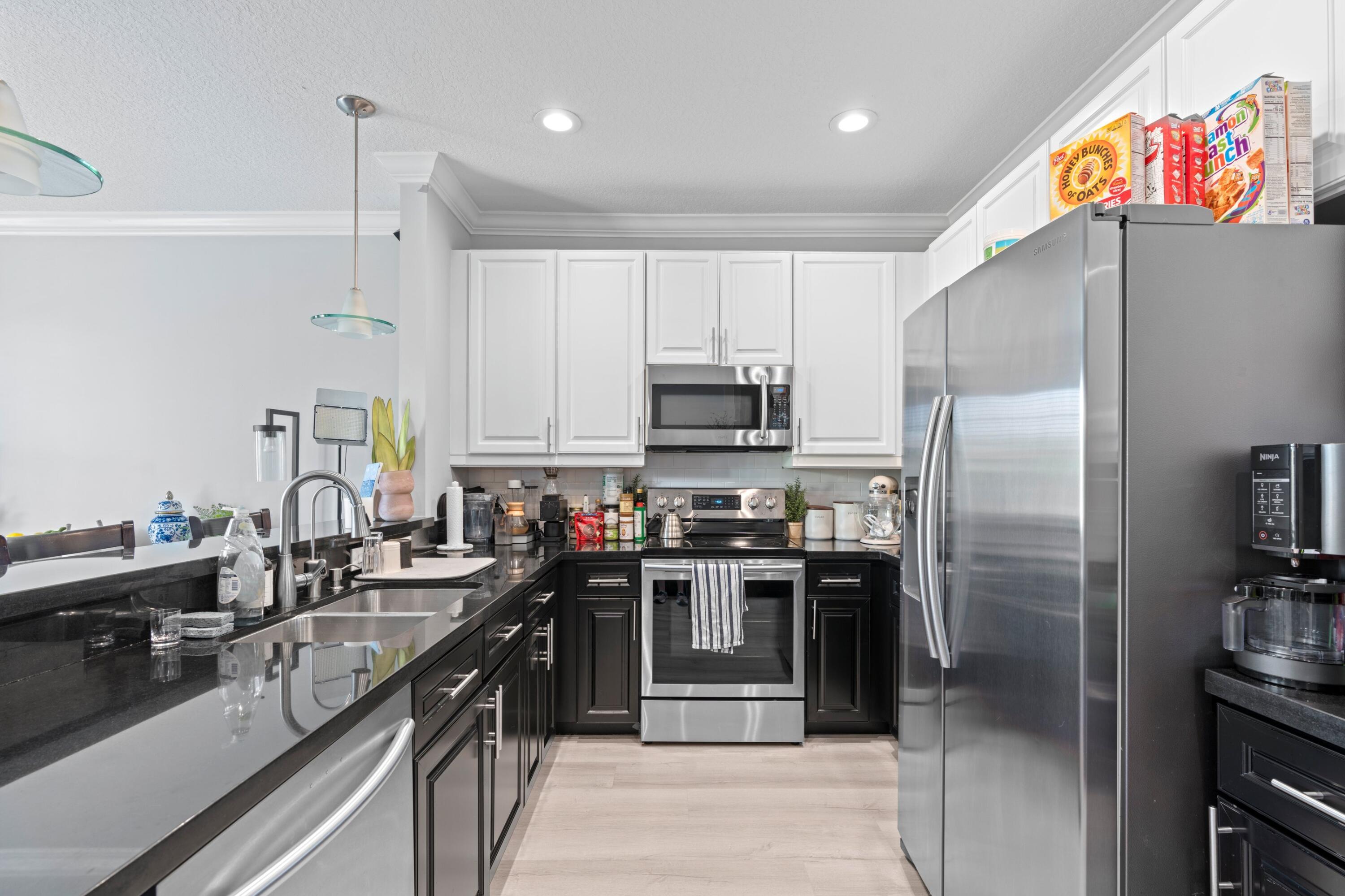 559 Northwest 35th Place Boca Raton, FL 33431 - Photo 7 of 30 DSC06075.JPG-SMALL