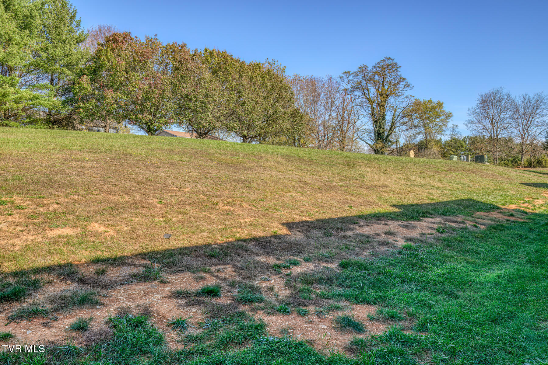 124 Oakcrest Circle Bristol, VA 24201 - Photo 15 of 16 124 Oakcrest Circle-19
