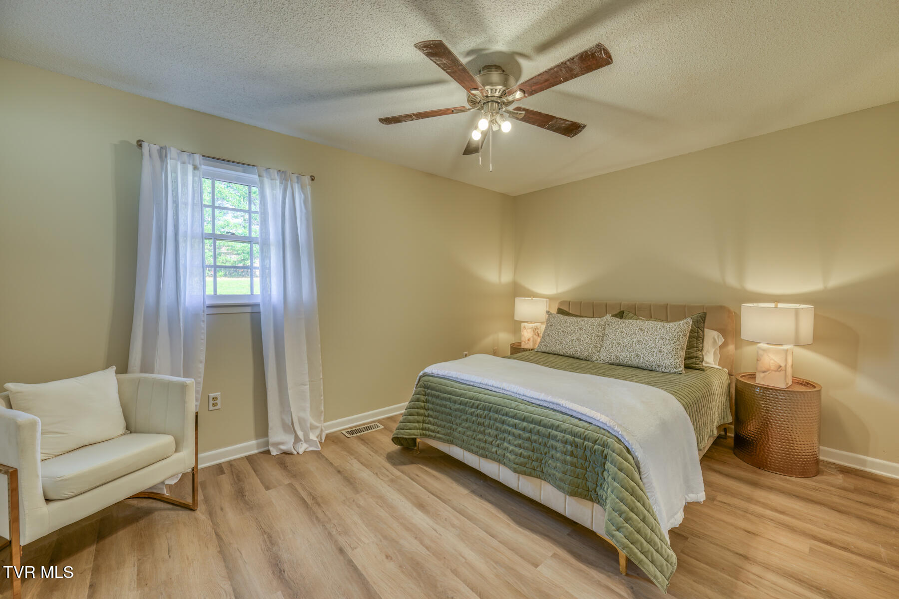 124 Oakcrest Circle Bristol, VA 24201 - Photo 7 of 16 Bedroom 2