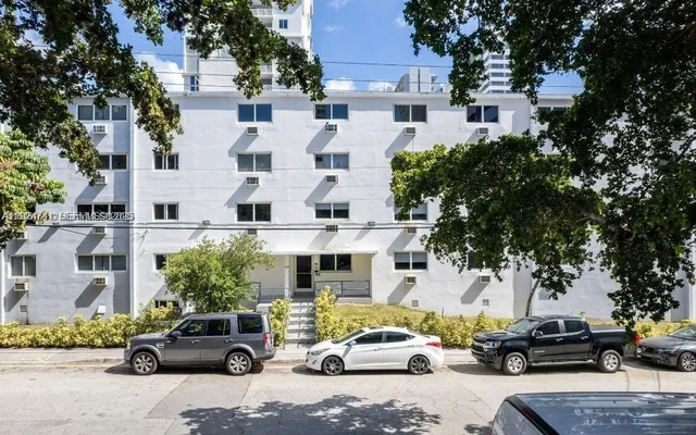 $1,500 | 143 Southwest 9th Street, Unit 203, Miami, FL 33130