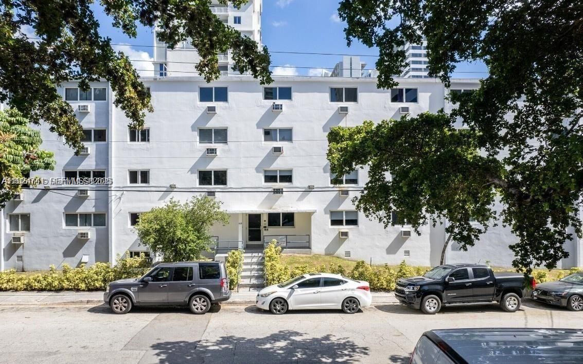 143 Southwest 9th Street, Unit 203 Miami, FL 33130 - Photo 1 of 9 a building view