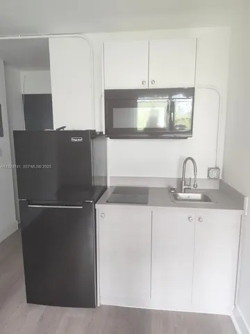 $1,500 | 143 Southwest 9th Street, Unit 203, Miami, FL 33130