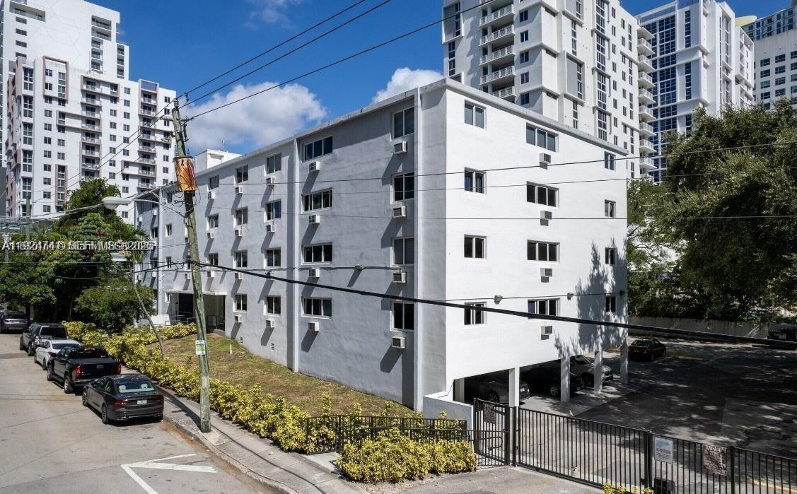 143 Southwest 9th Street, Unit 203 Miami, FL 33130 - Photo 7 of 9 front view of a large building