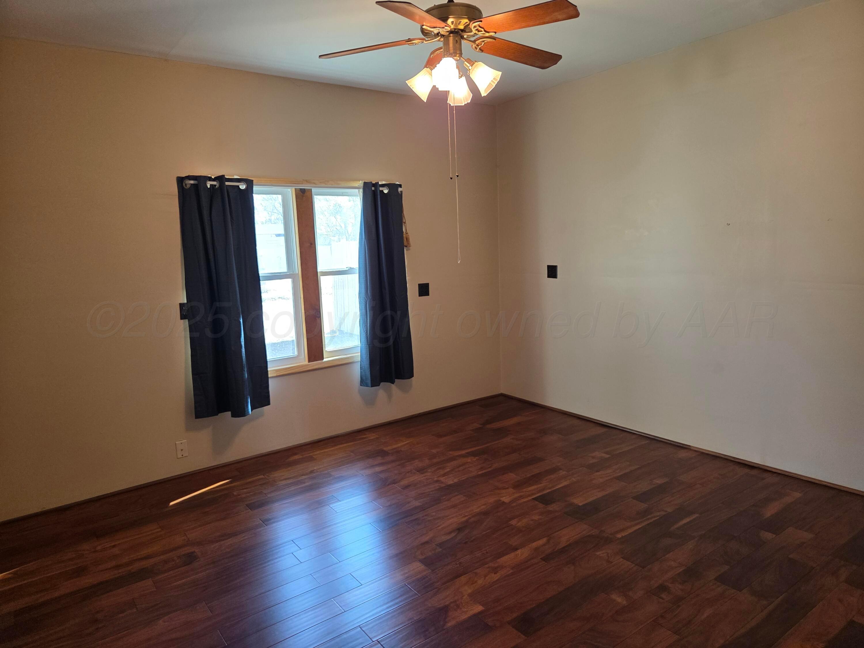 414 South Cedar Street Perryton, TX 79070 - Photo 8 of 47 414 S Cedar St - Sharon Cramer 017